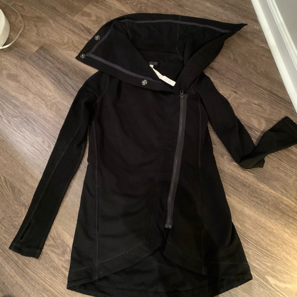 Lulu lemon size 2 asymmetrical sweater